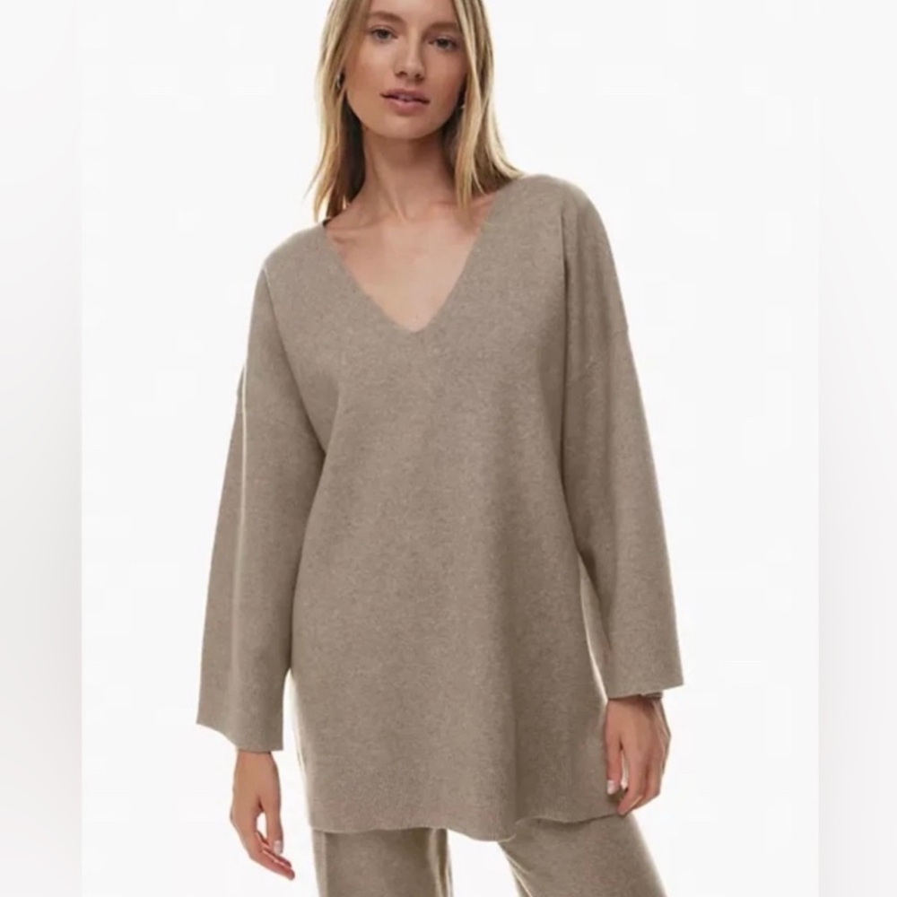 Aritzia Neutral V-Neck Tunic Sweater in Taupe Relaxed Casual Sz M-XL